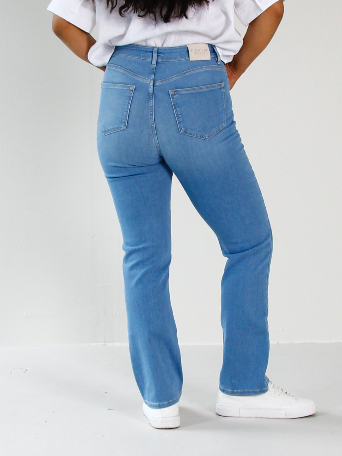 Vera straight jeans til dame i Riviera Blue