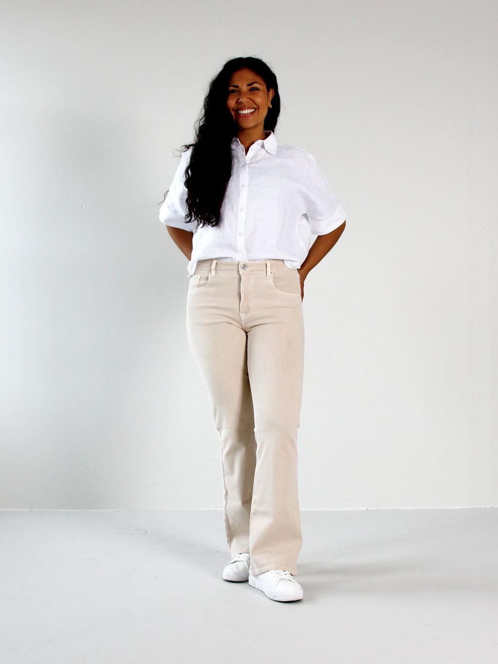 Wendy bootcut jeans til dame i Light Sand