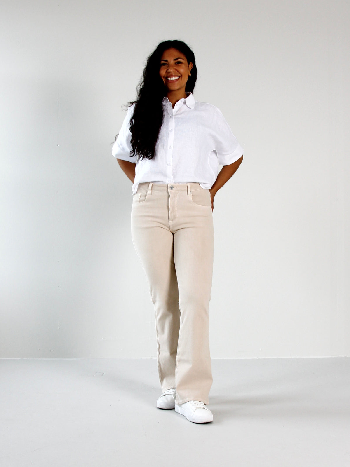 Wendy bootcut jeans til dame i Light Sand