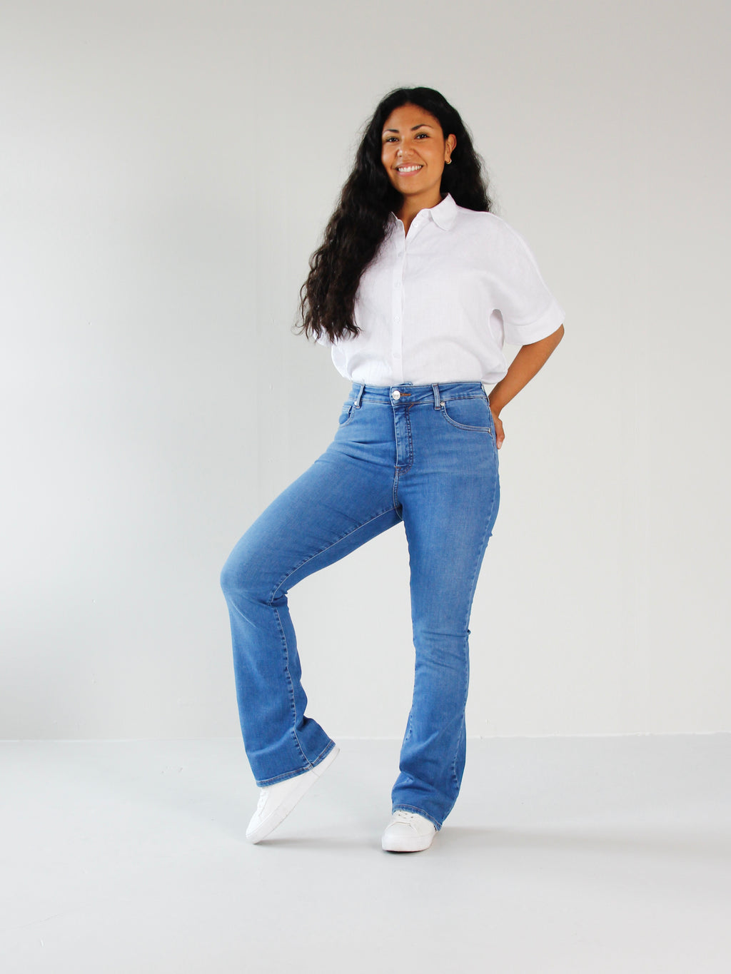 Wesley bootcut jeans til dame i Stone Blue