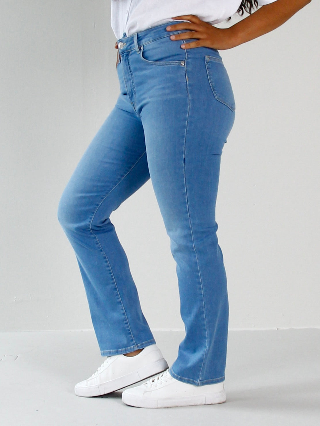 Vera straight jeans til dame i Riviera Blue