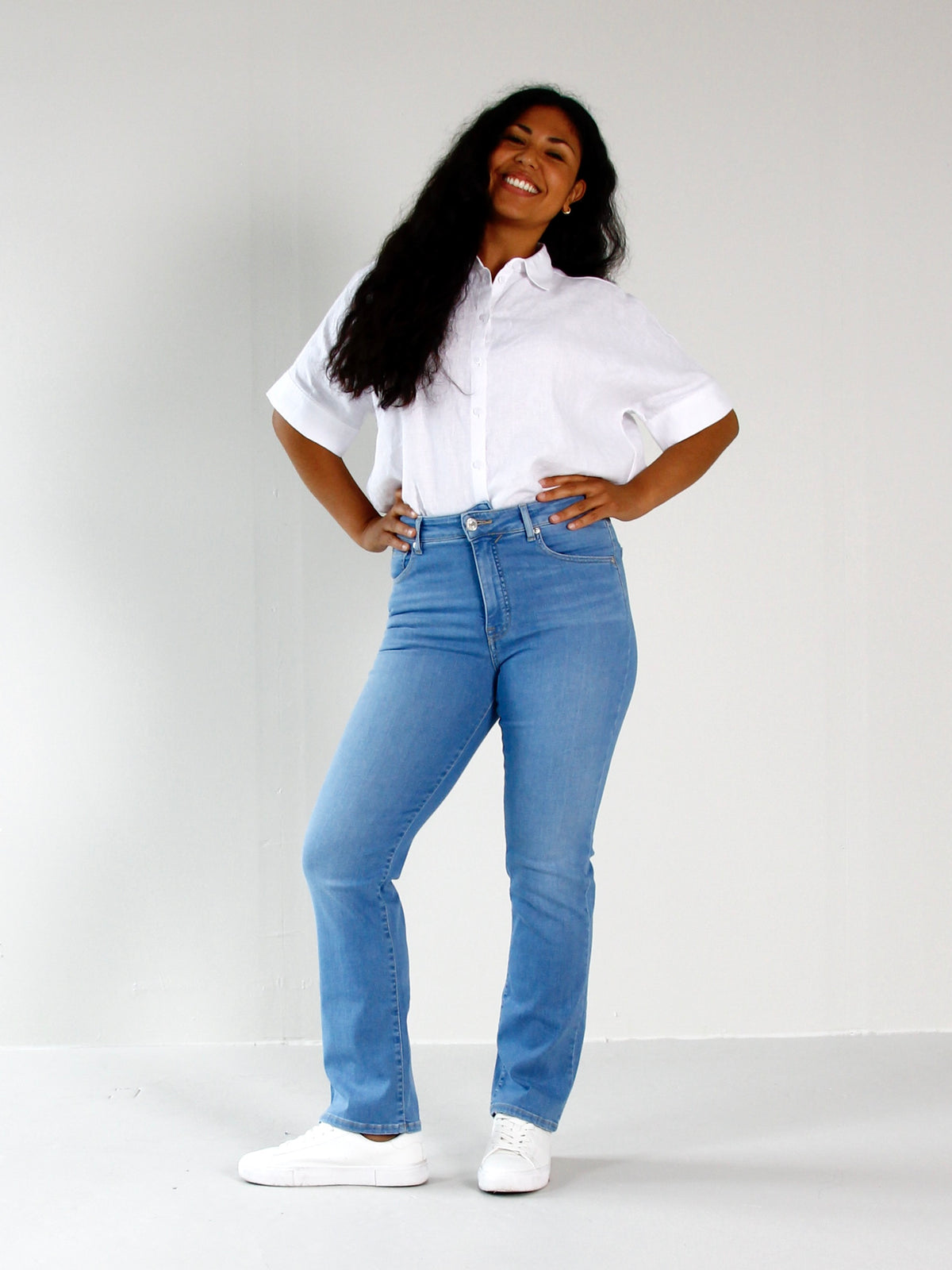 Vera straight jeans til dame i Riviera Blue