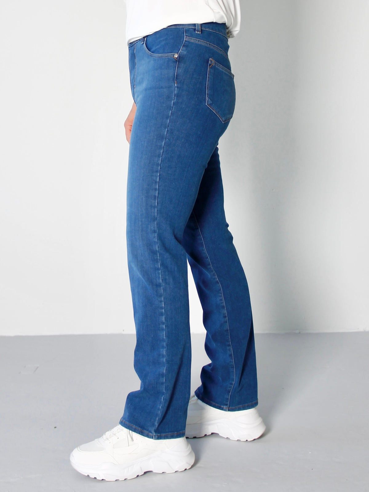 Violet straight jeans til dame i Stone Blue