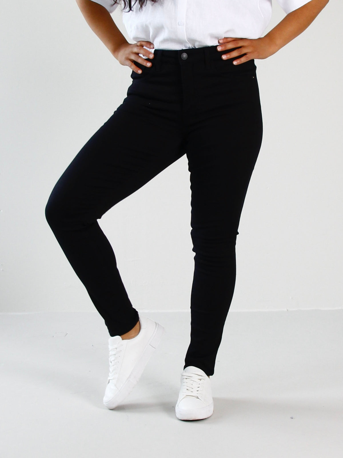 Svarte slim jeans til dame