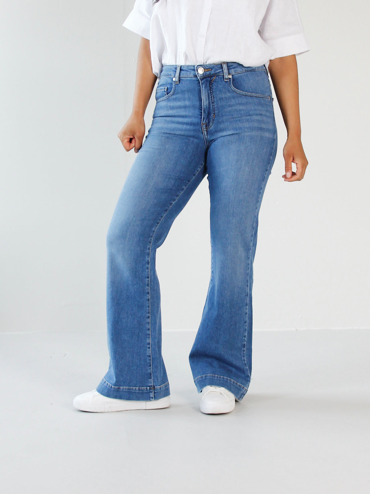 Hazel bootcut jeans til dame i Sea Blue