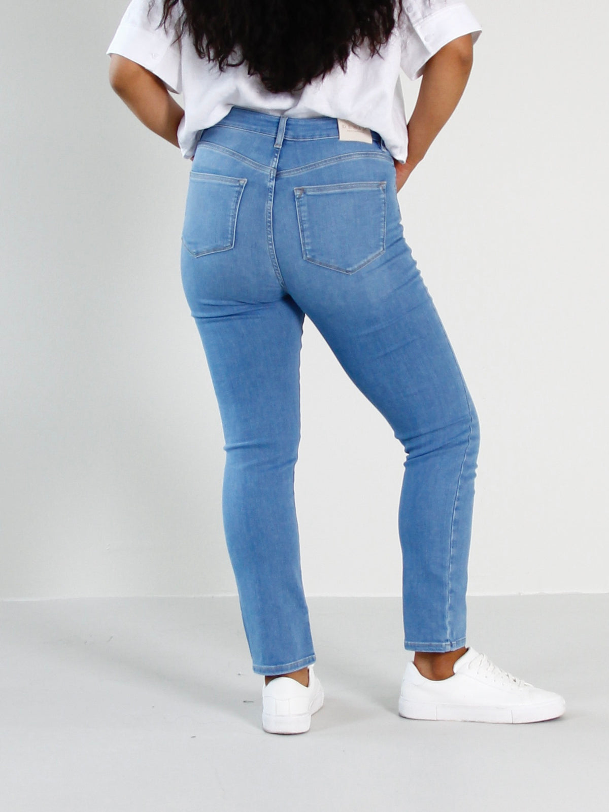 Anna slim jeans til dame i Riviera Blue