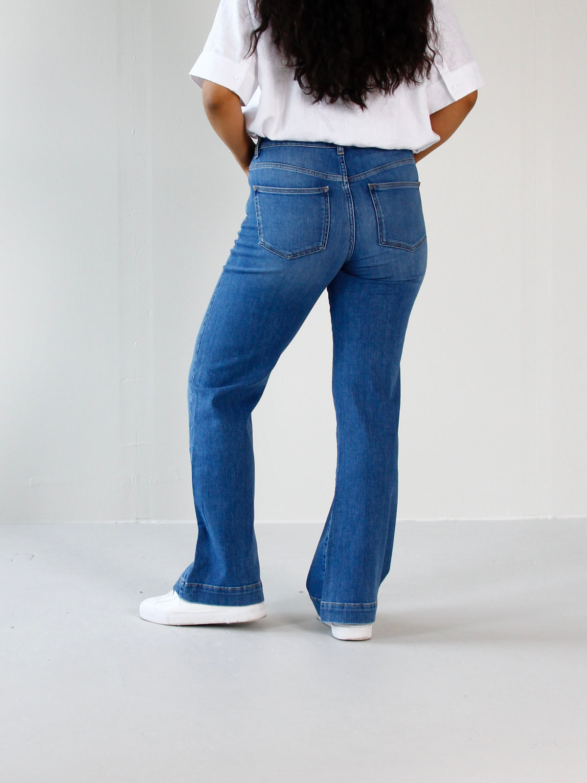 Hazel bootcut jeans til dame i Sea Blue
