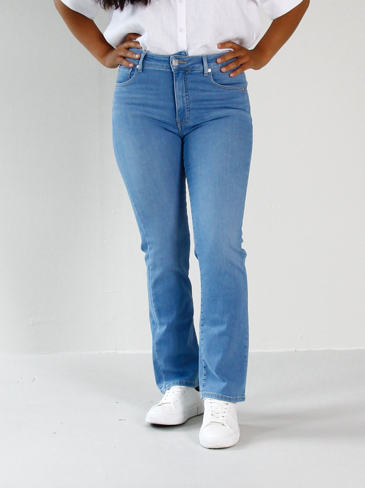 Vera straight jeans til dame i Riviera Blue