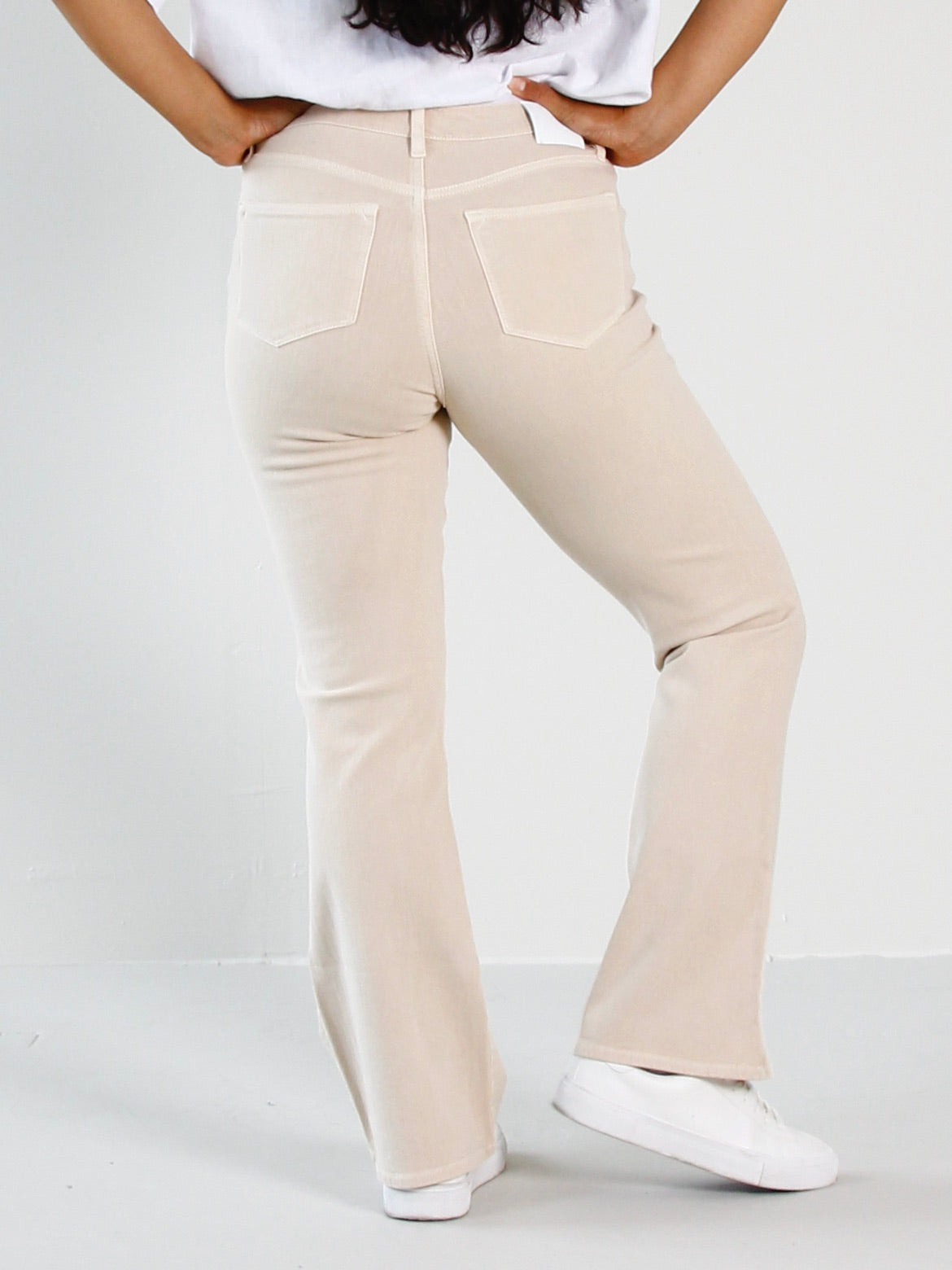 Wendy bootcut jeans til dame i Light Sand