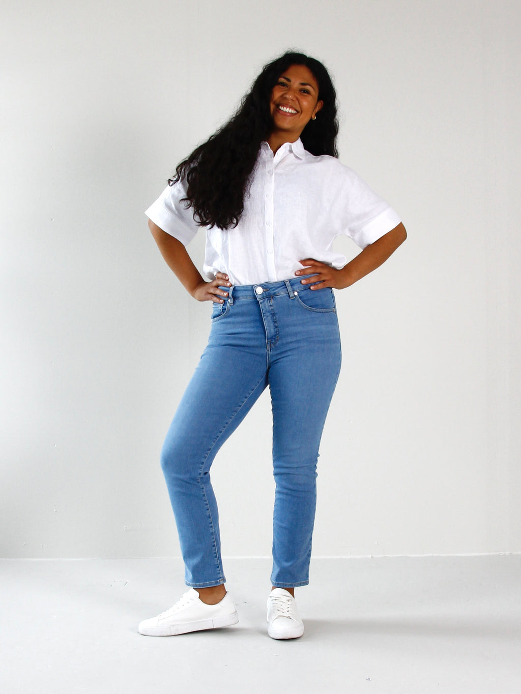 Emma tailored jeans til dame i Riviera Blue