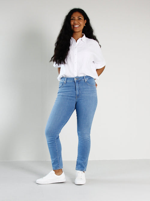 Anna slim jeans til dame i Riviera Blue