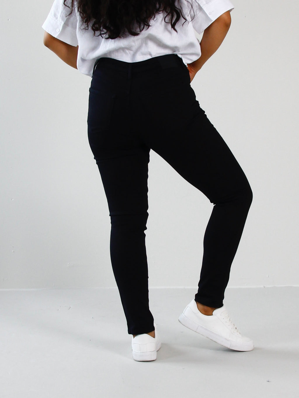 Svarte slim jeans til dame