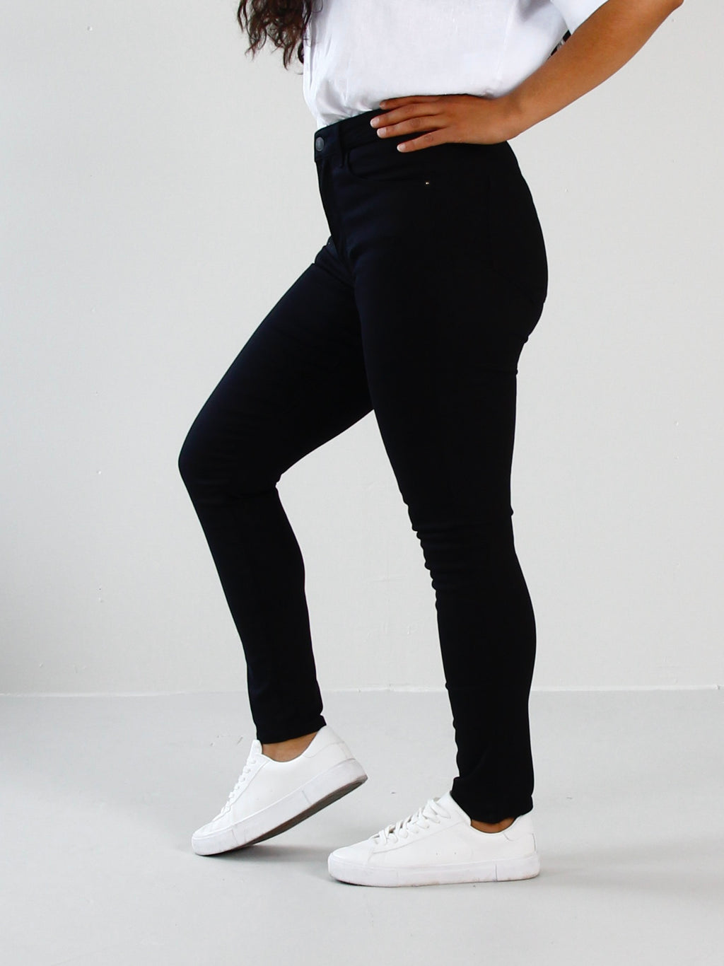 Svarte slim jeans til dame