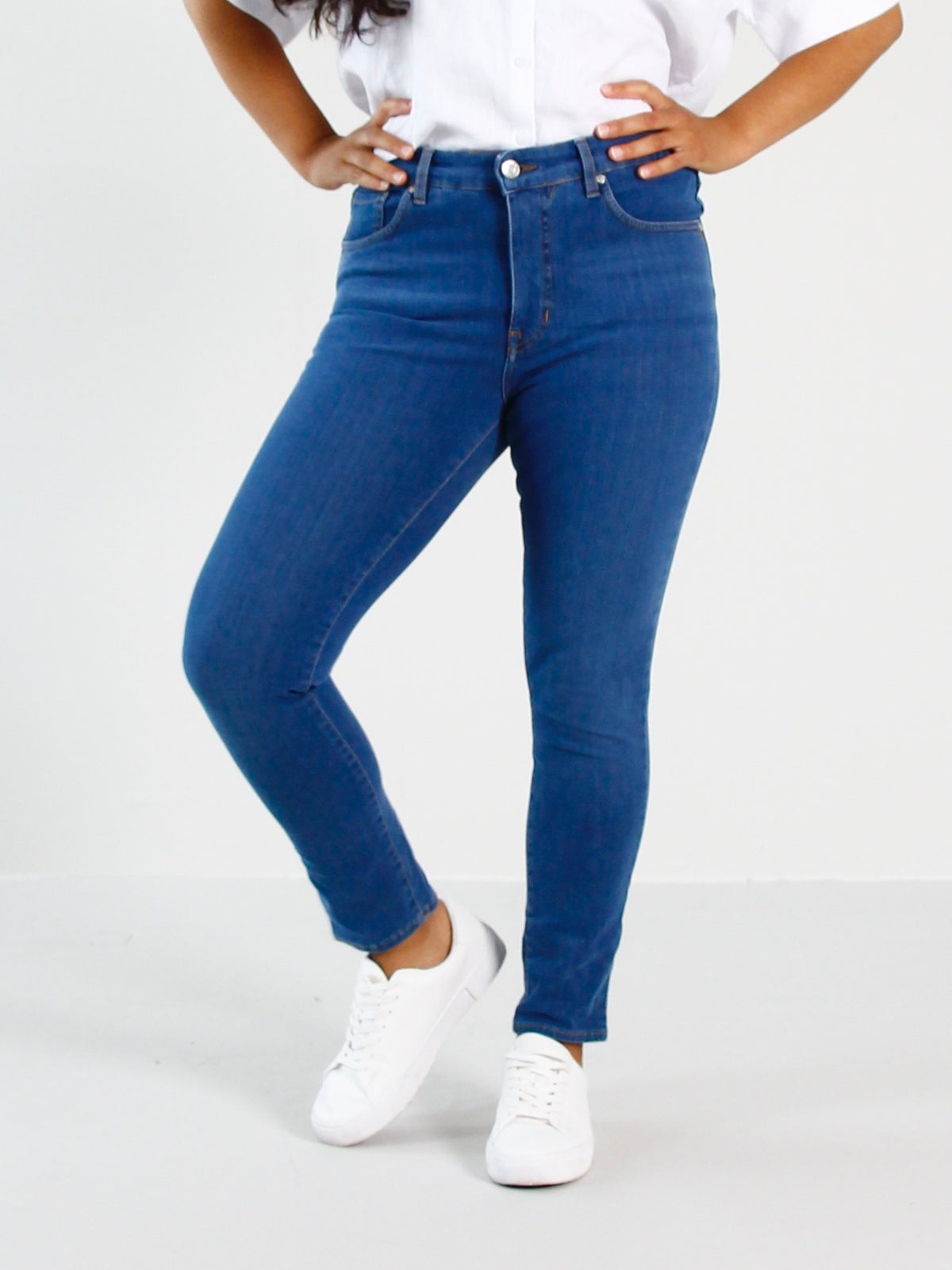 Ailin slim jeans til dame i Stone Blue