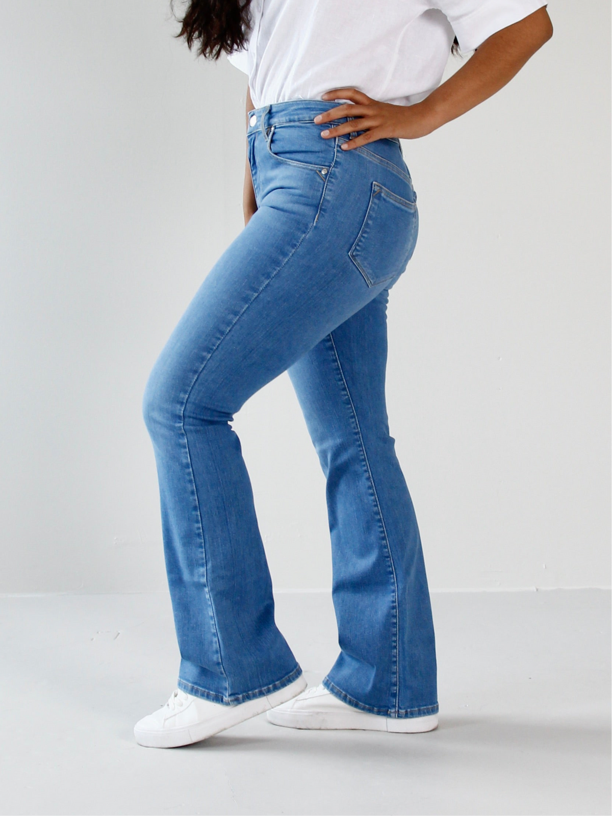 Wesley bootcut jeans til dame i Riviera Blue
