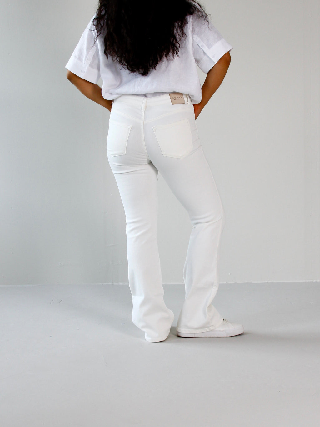 Wesley bootcut jeans til dame i Soft White