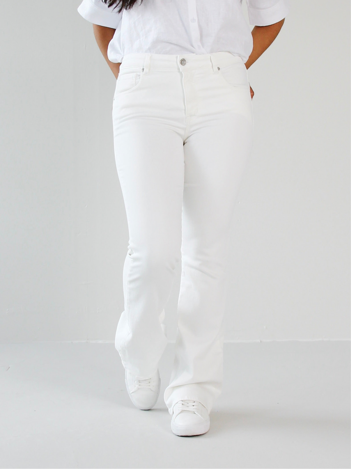 Wesley bootcut jeans til dame i Soft White