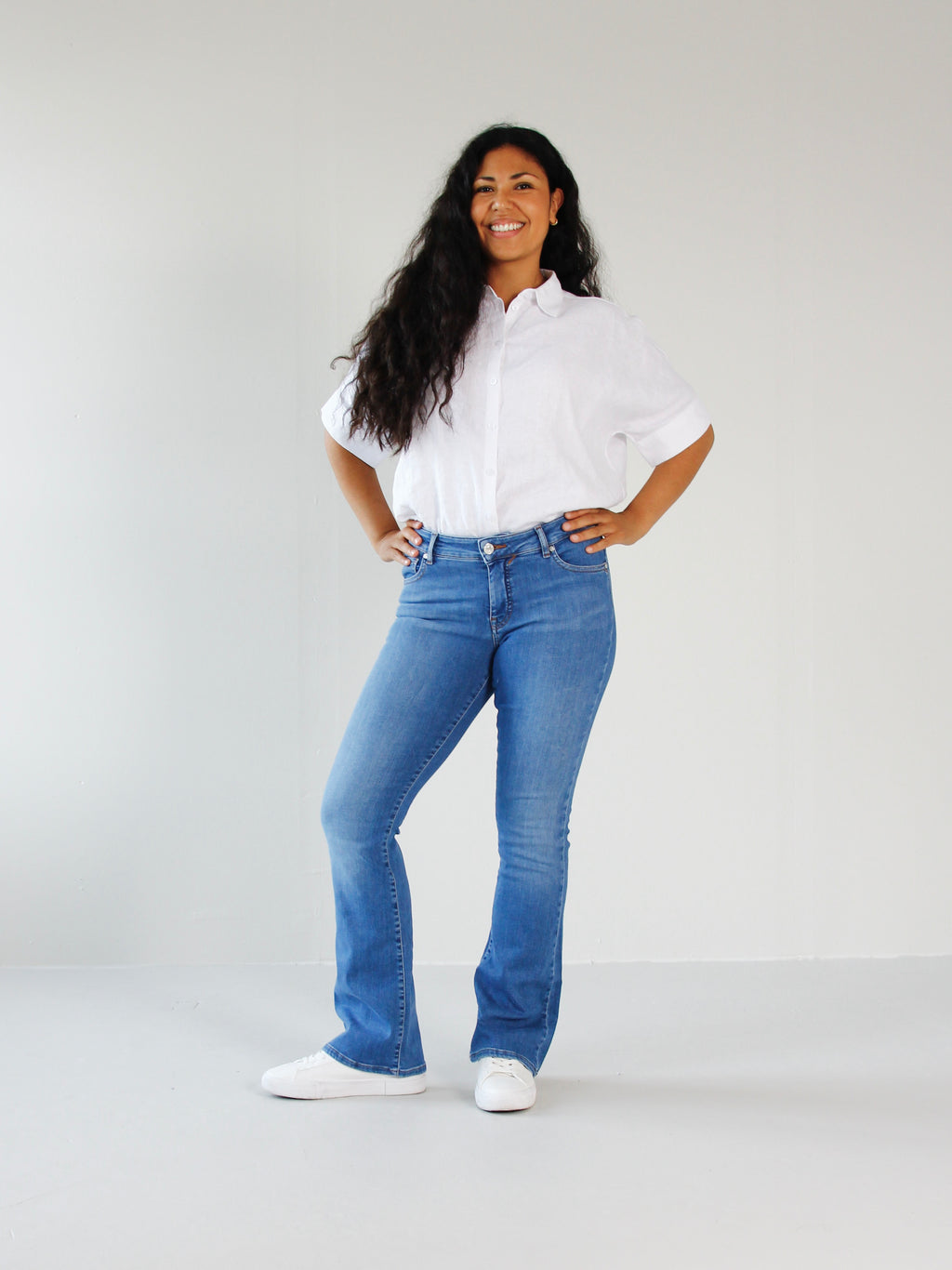 Werona bootcut jeans til dame i Stone Blue