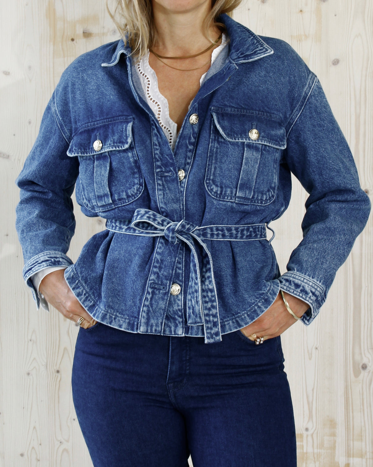 Marina denimjakke til dame med belte i Sailor Blue