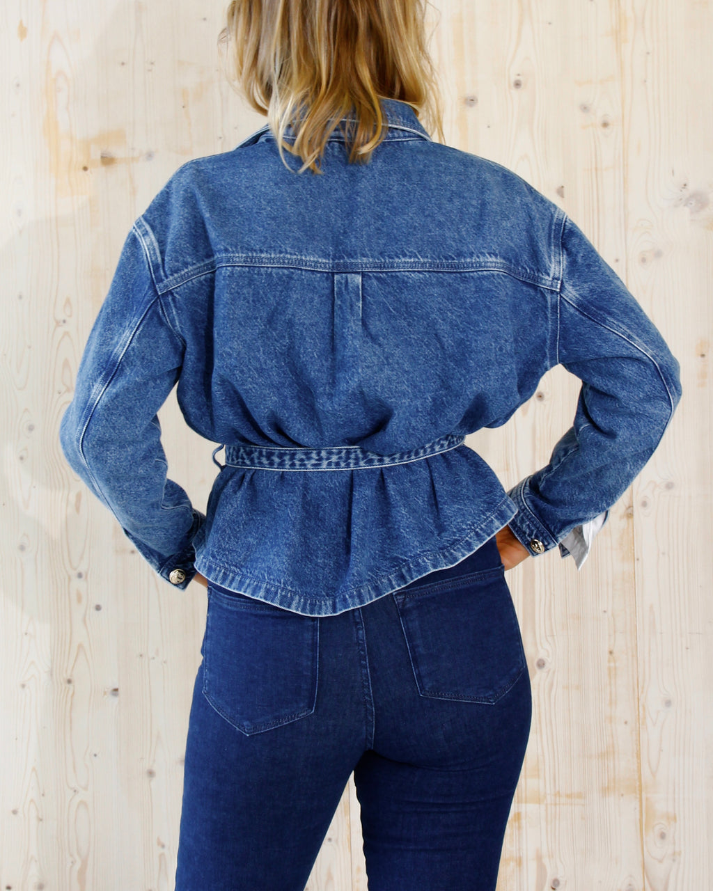 Marina denimjakke til dame med belte i Sailor Blue