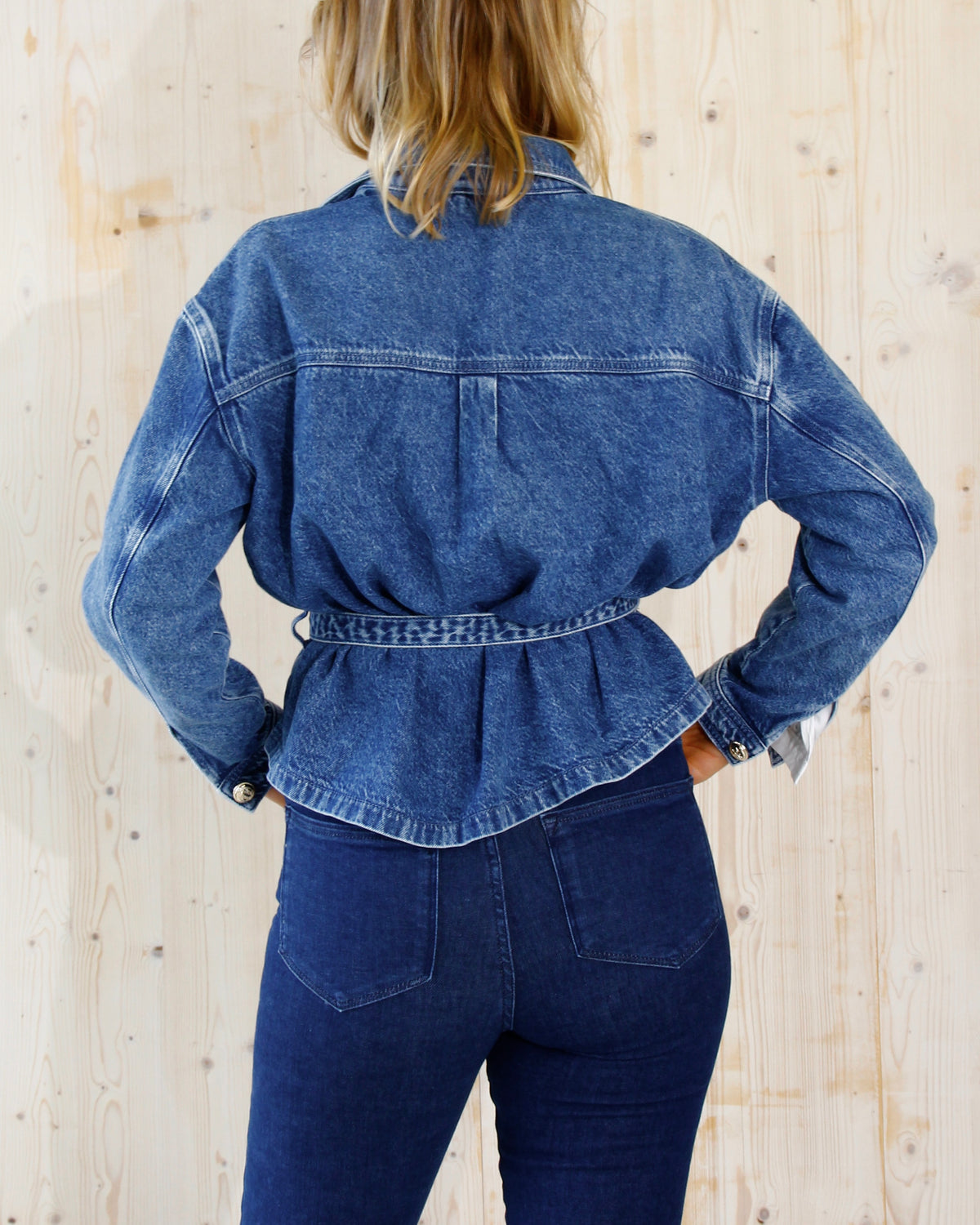 Marina denimjakke til dame med belte i Sailor Blue