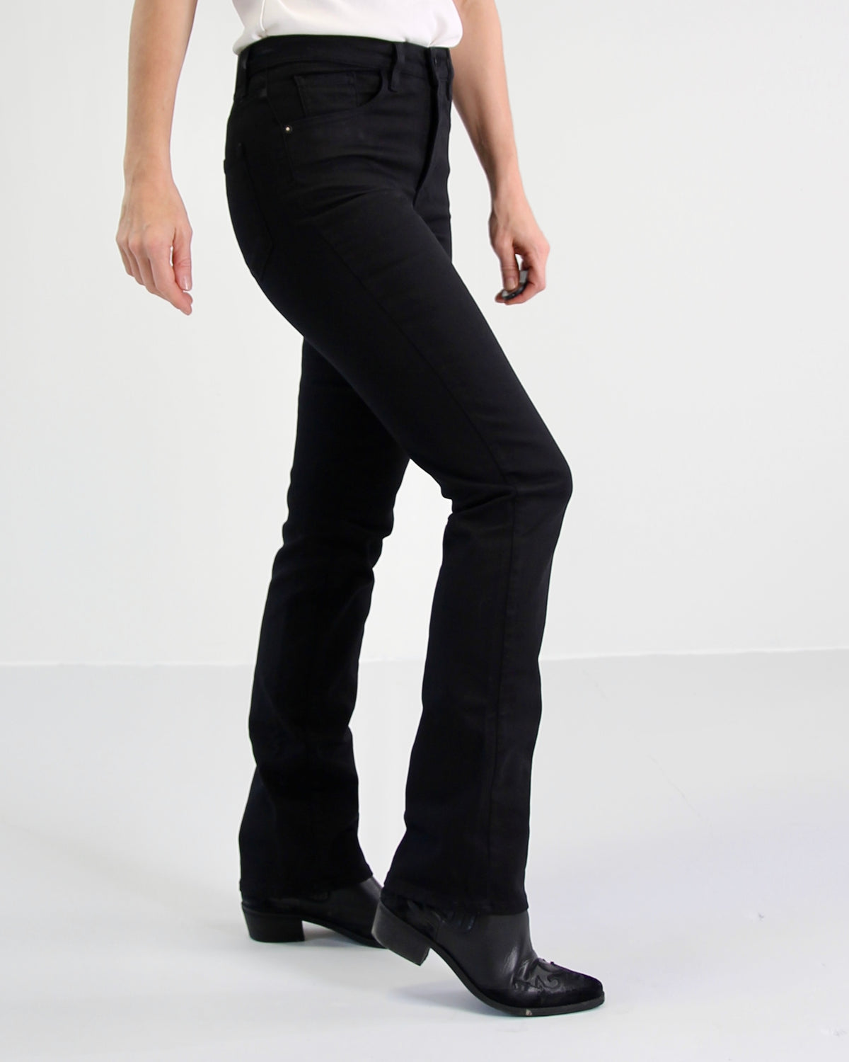 Svarte straight jeans til dame