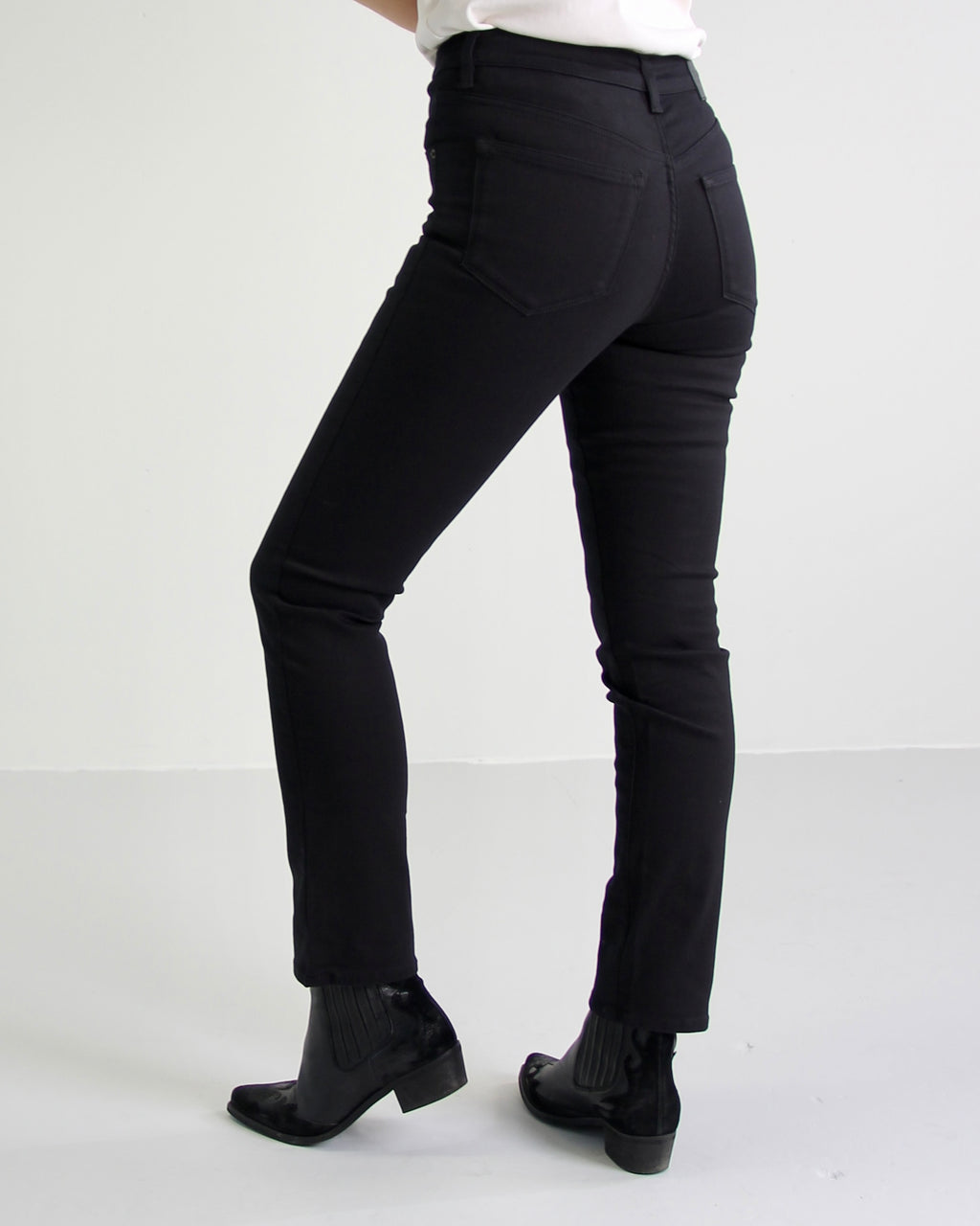 Svarte tailored jeans til dame