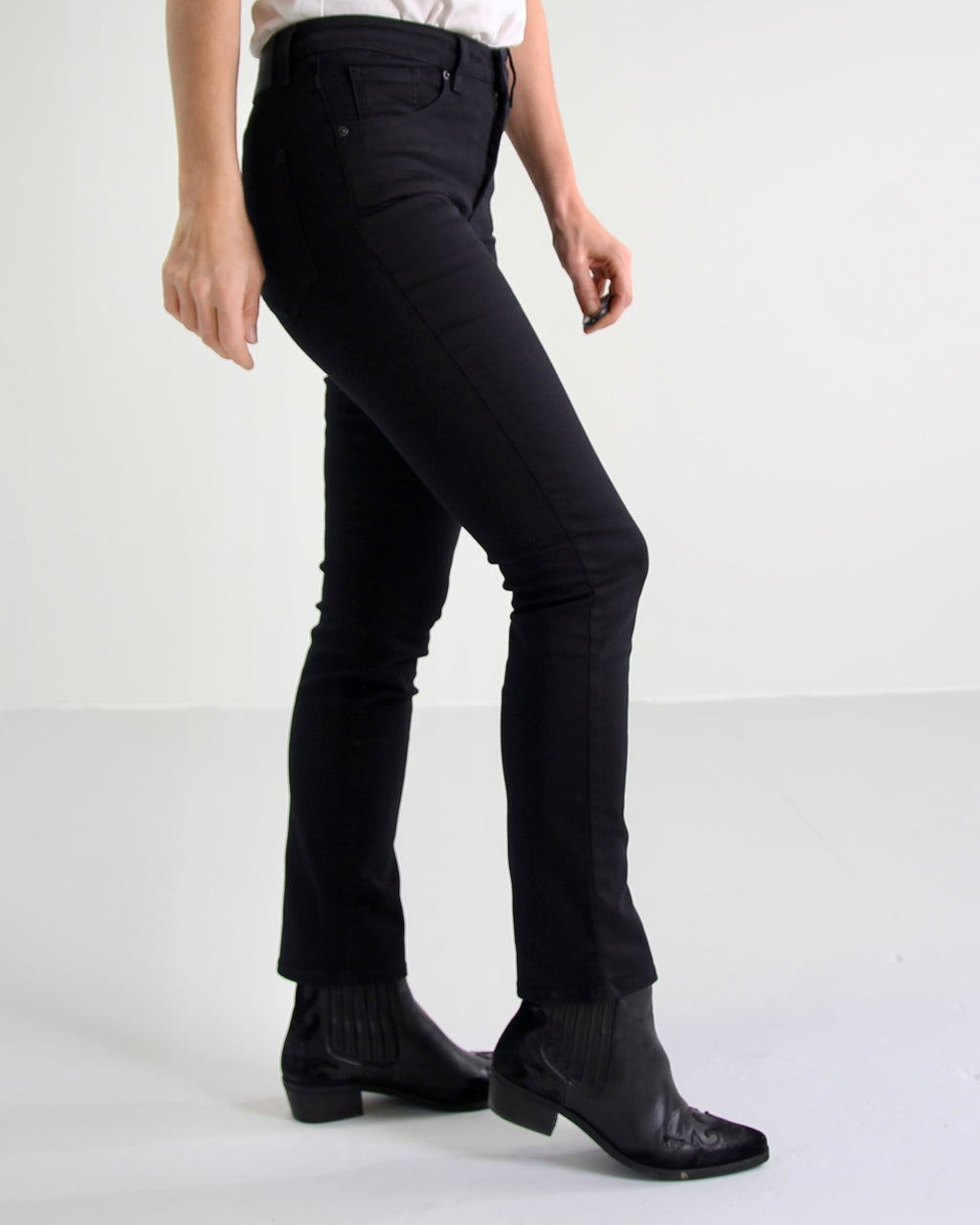 Svarte tailored jeans til dame