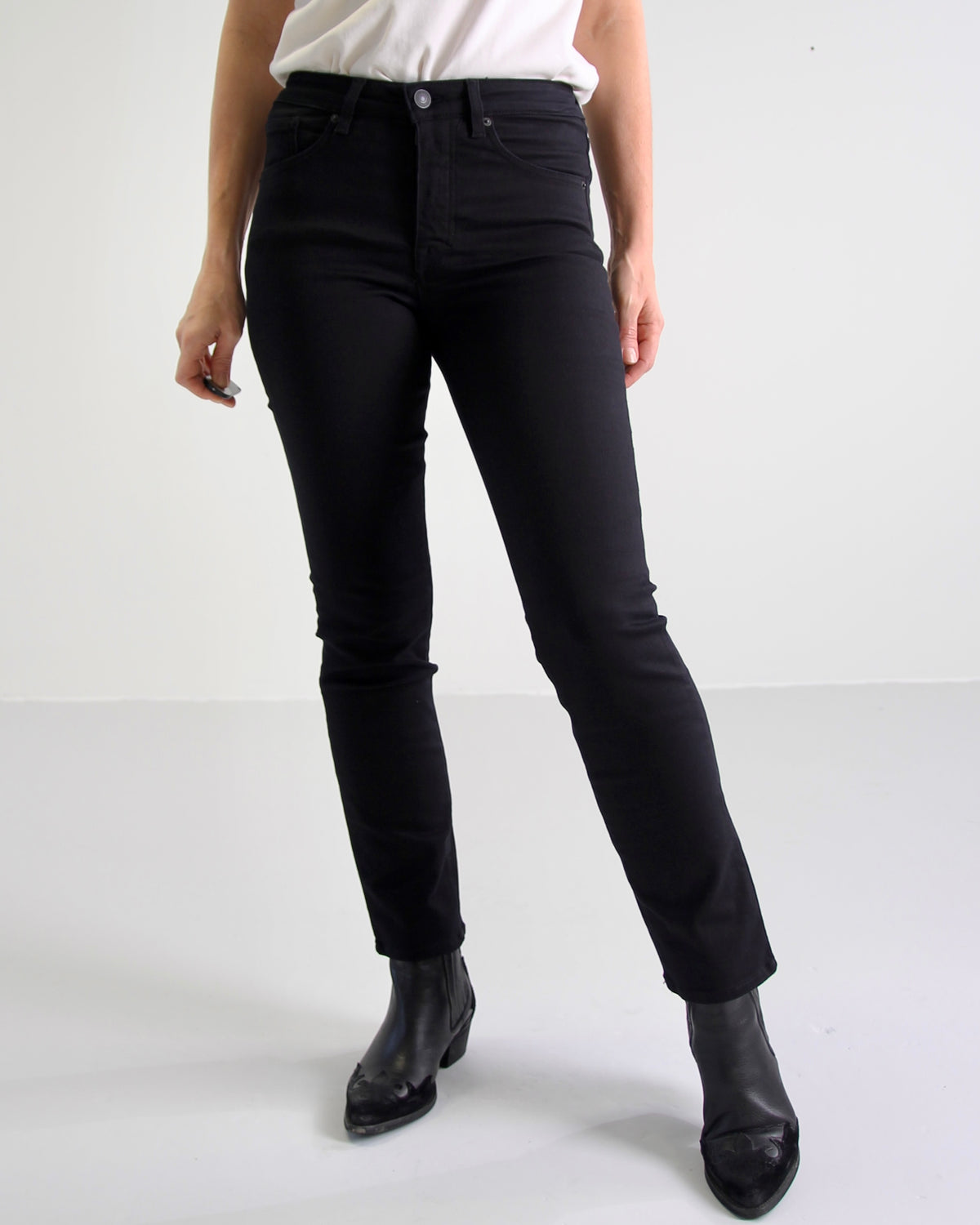 Svarte tailored jeans til dame