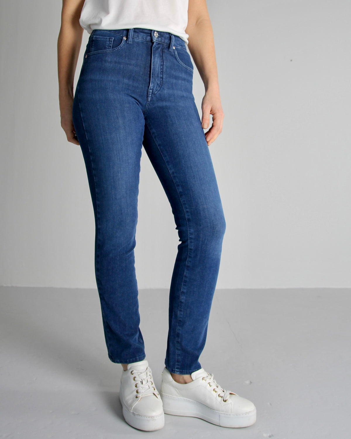 Eben tailored jeans til dame i Greek Blue