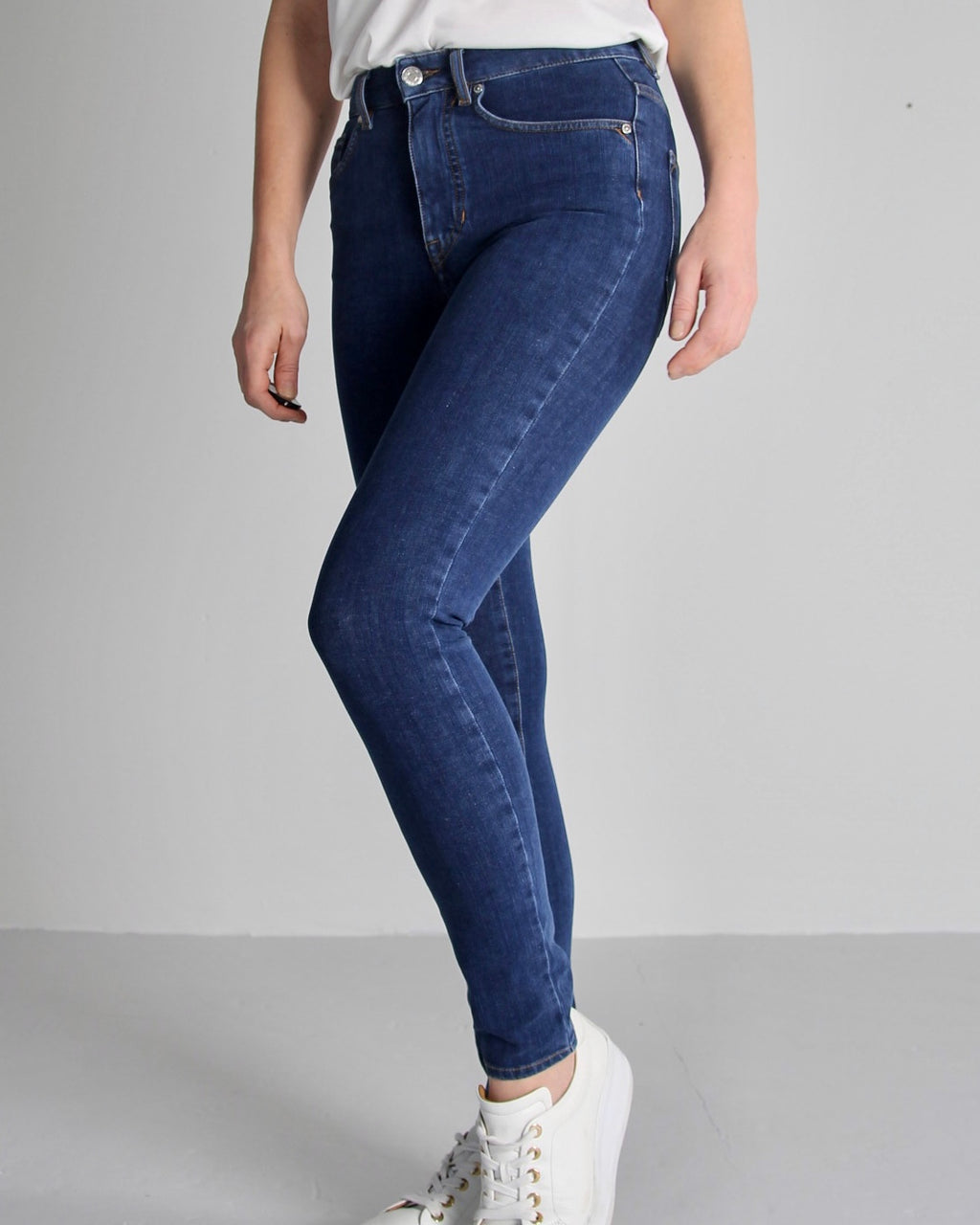 Ailin slim jeans til dame i Lake Blue
