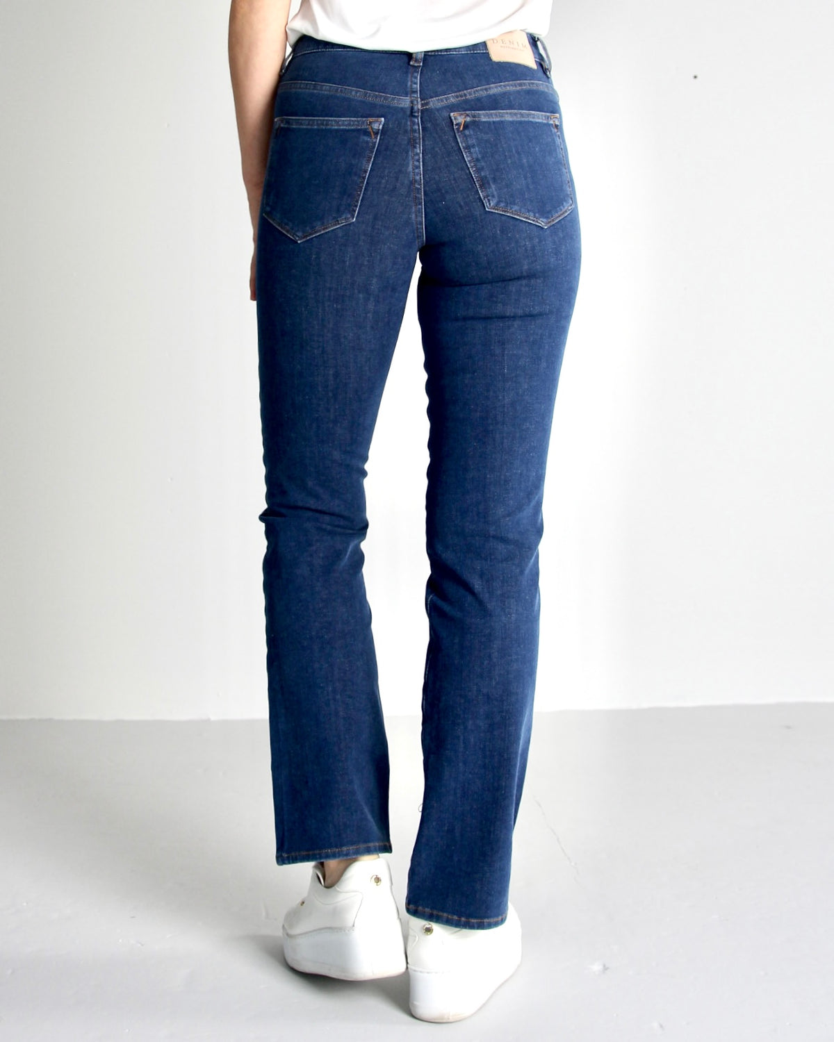Violet straight jeans til dame i Lake Blue