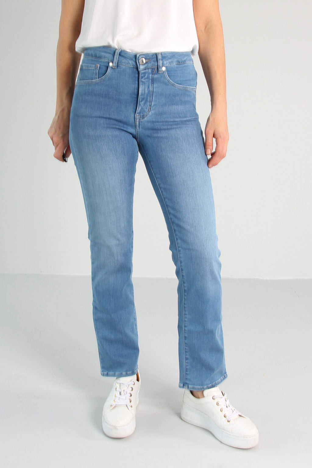 Vally straight jeans til dame i Sea Blue