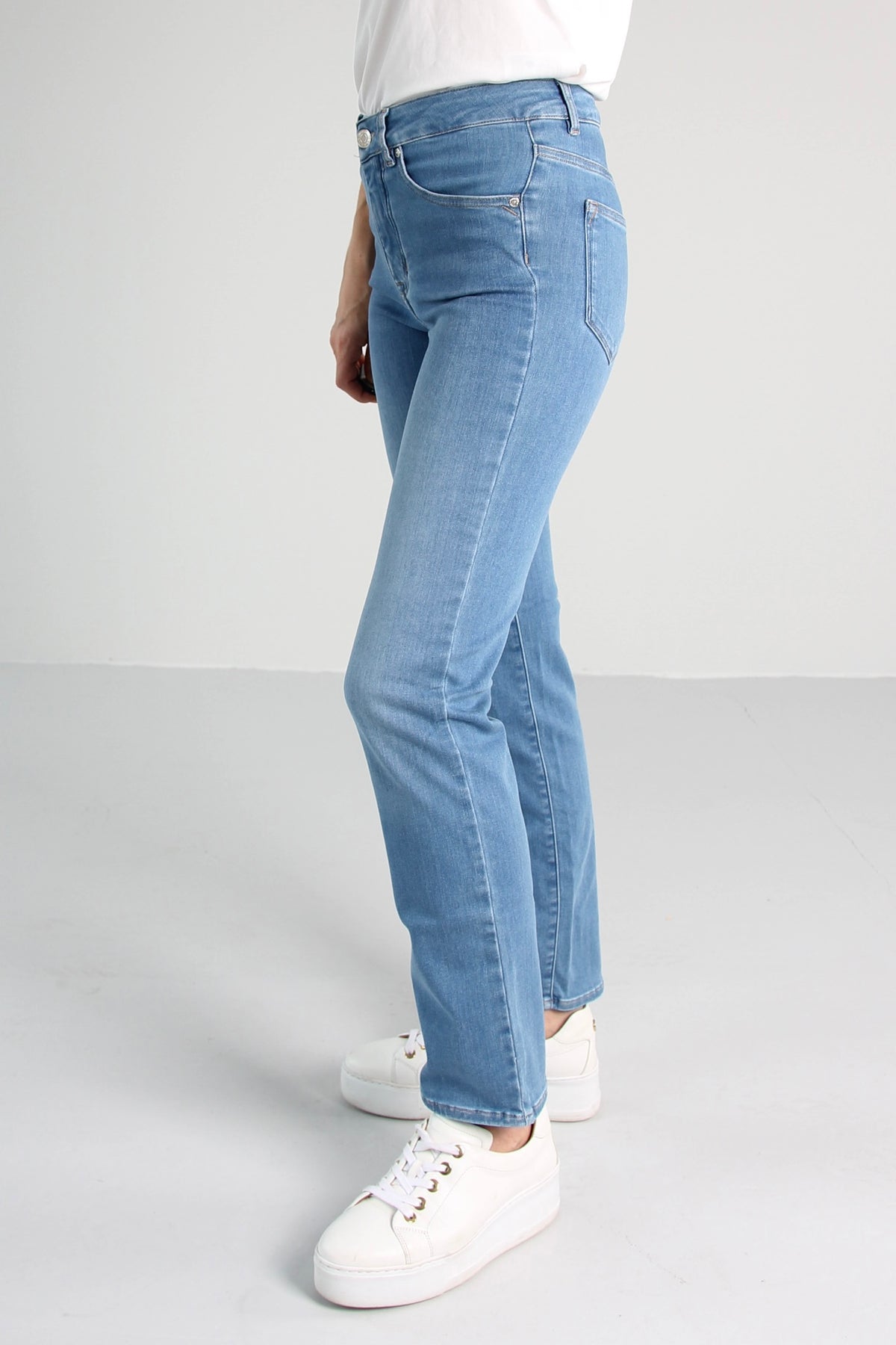 Vally straight jeans til dame i Sea Blue