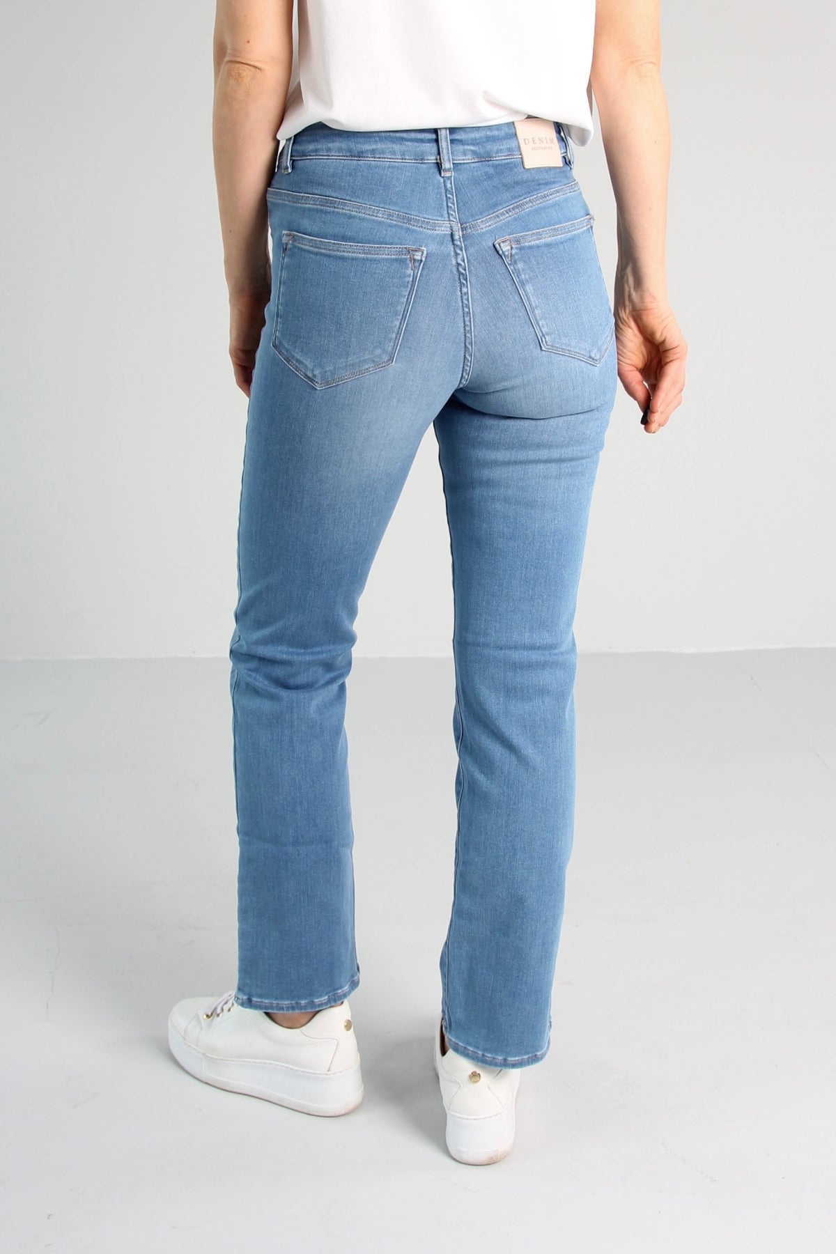 Vally straight jeans til dame i Sea Blue