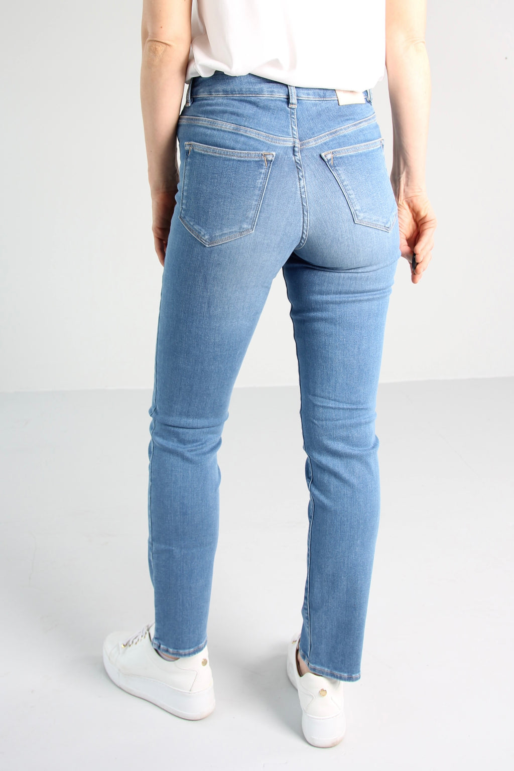Ellery tailored jeans til dame i Sea Blue
