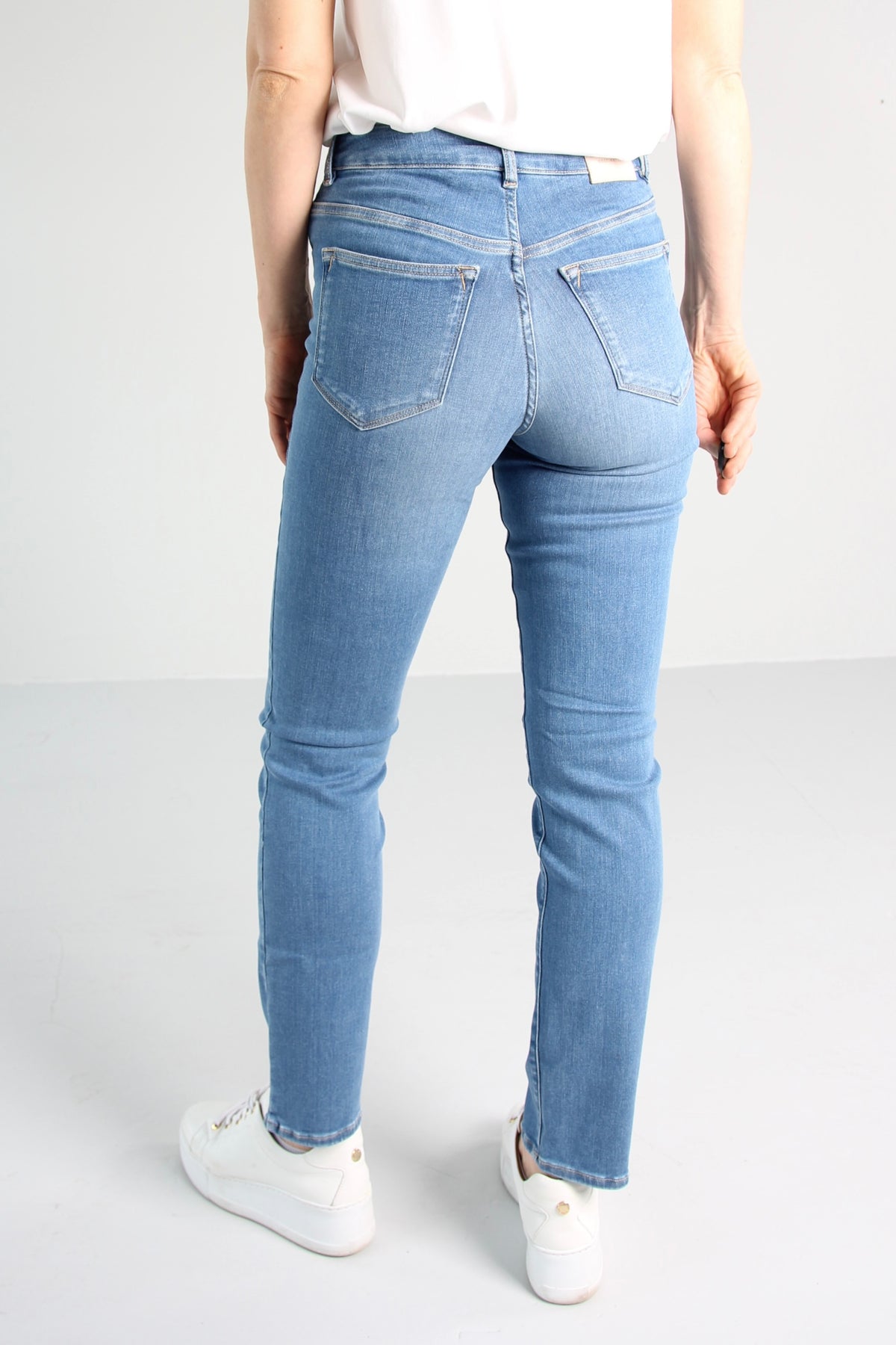 Ellery tailored jeans til dame i Sea Blue