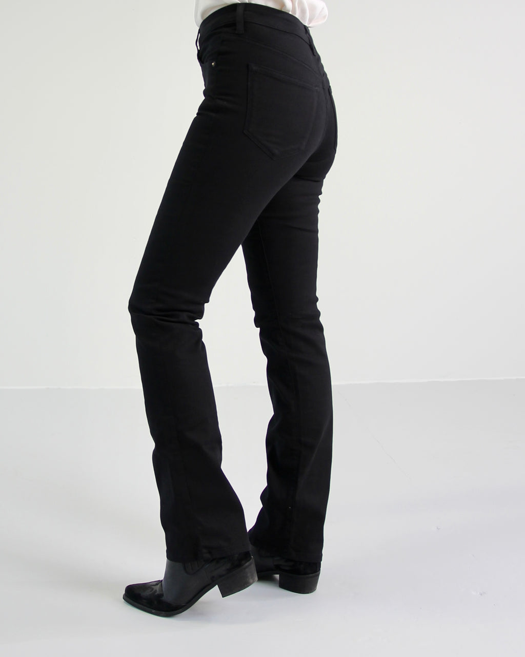 Svarte straight jeans til dame