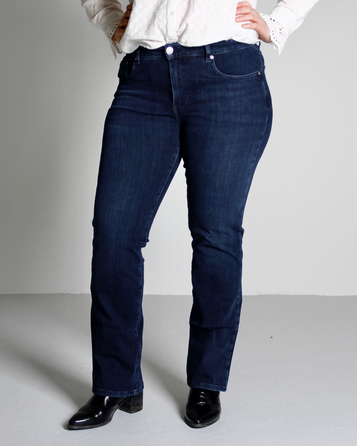 Violet straight jeans til dame i Night Sky