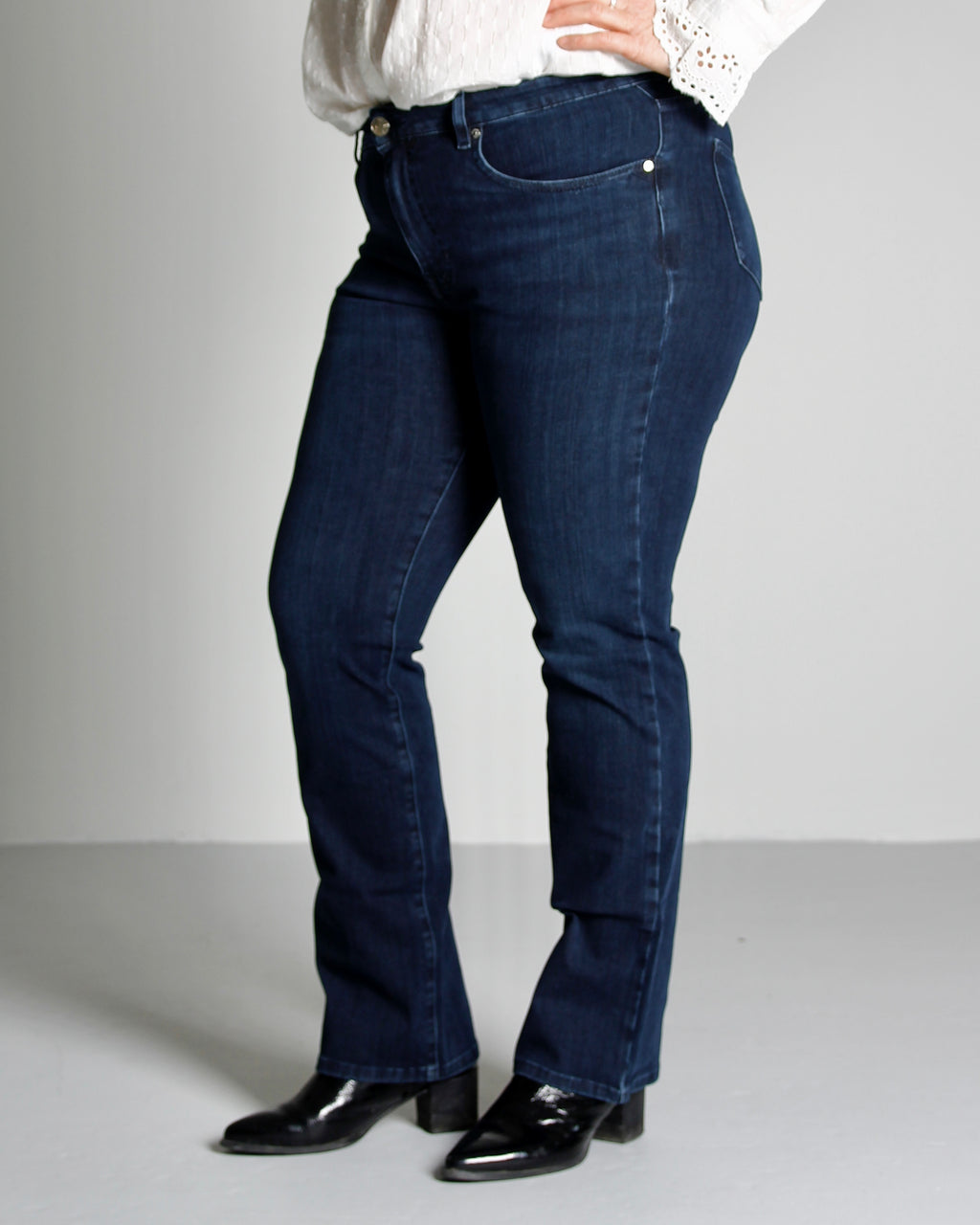 Violet straight jeans til dame i Night Sky