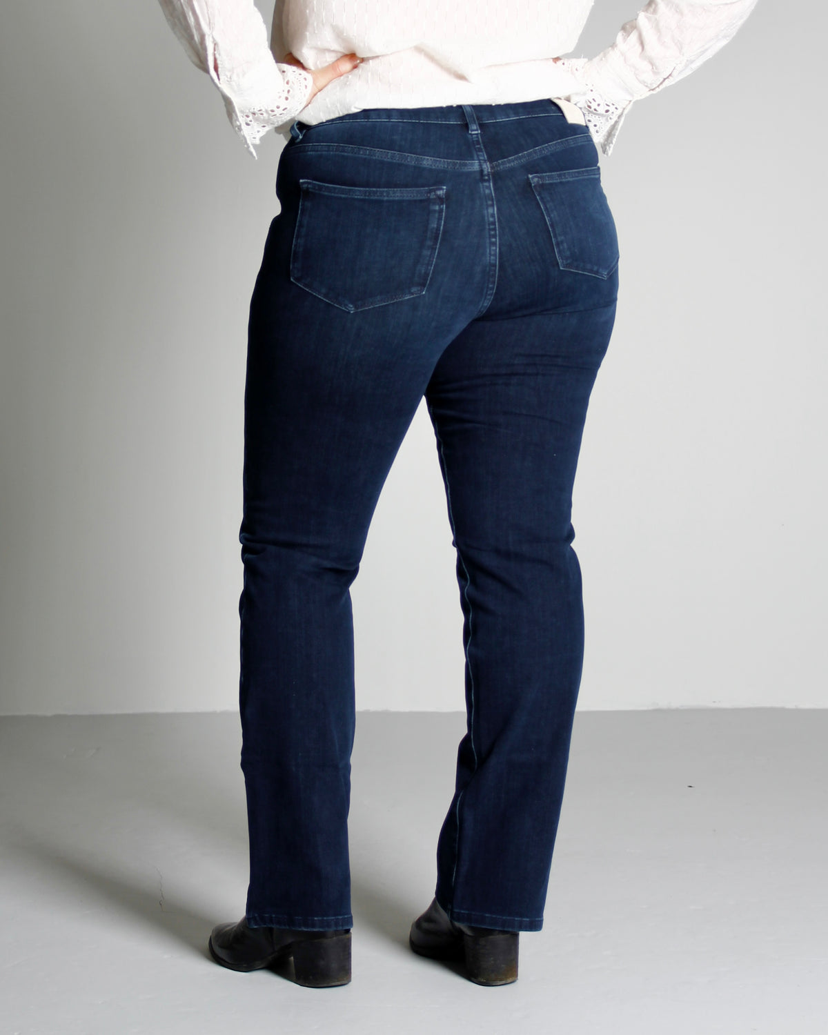 Violet straight jeans til dame i Night Sky