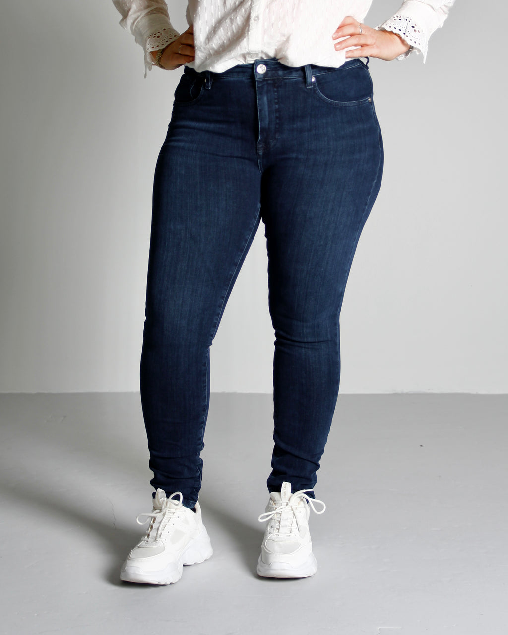 Ailin slim jeans til dame i Night Sky
