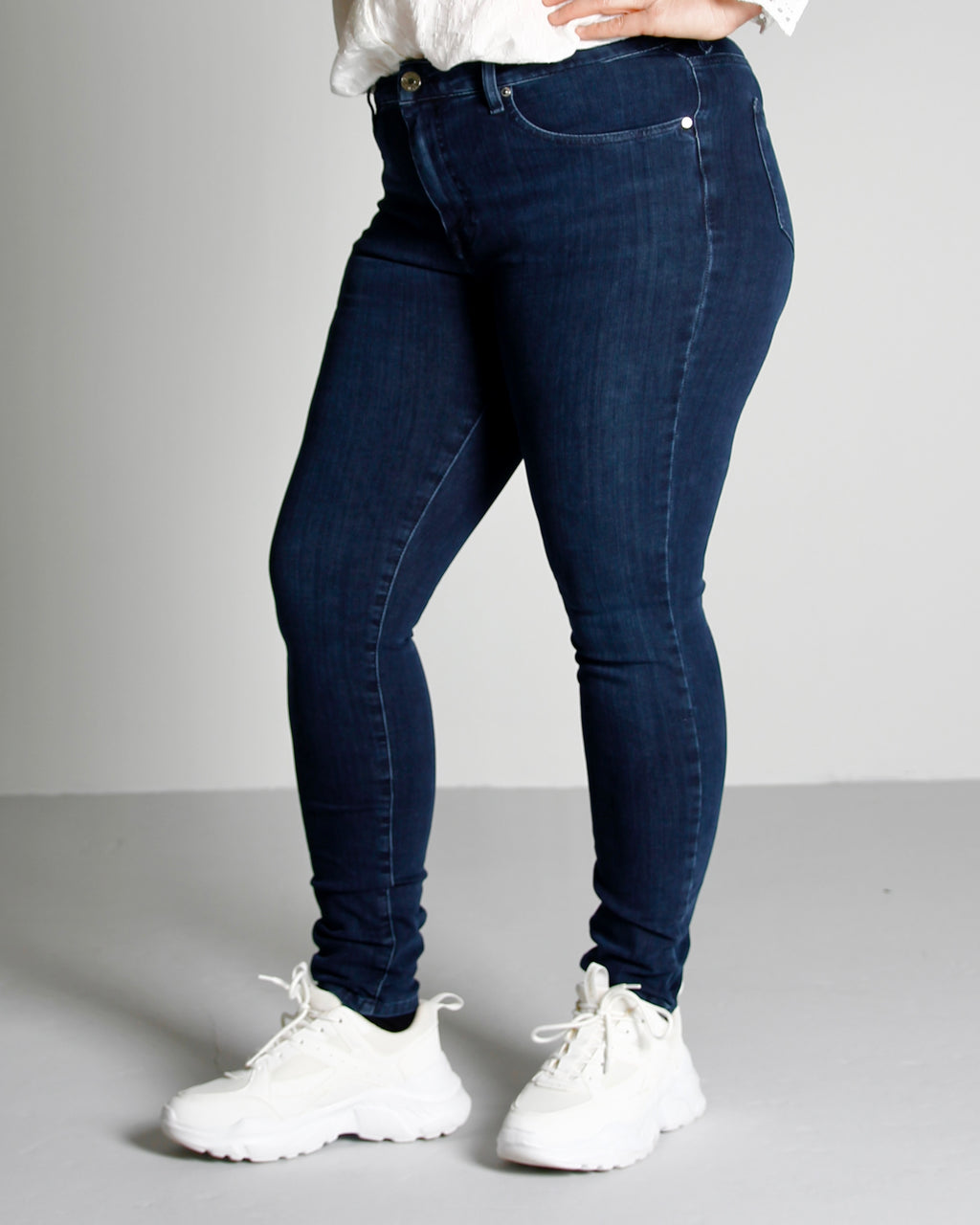 Ailin slim jeans til dame i Night Sky