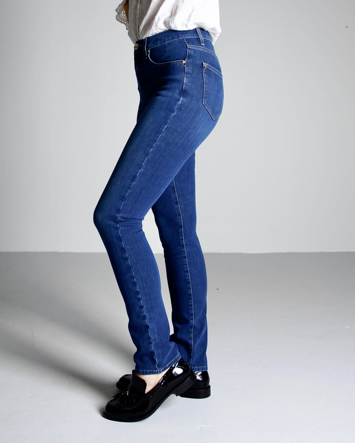 Eben tailored jeans til dame i Ocean Blue
