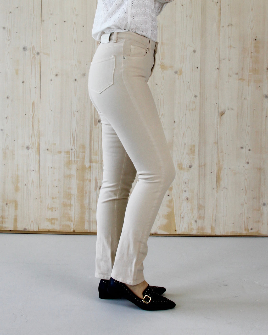 Esma tailored jeans til dame i Light Sand