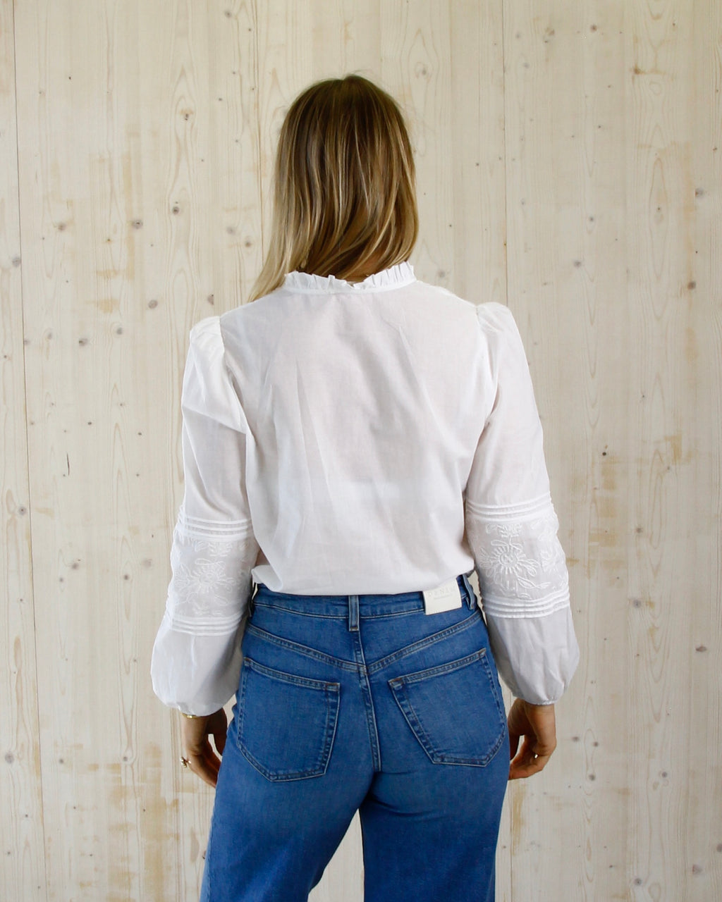 Beatriz bluse til dame i hvit bomull med blonder