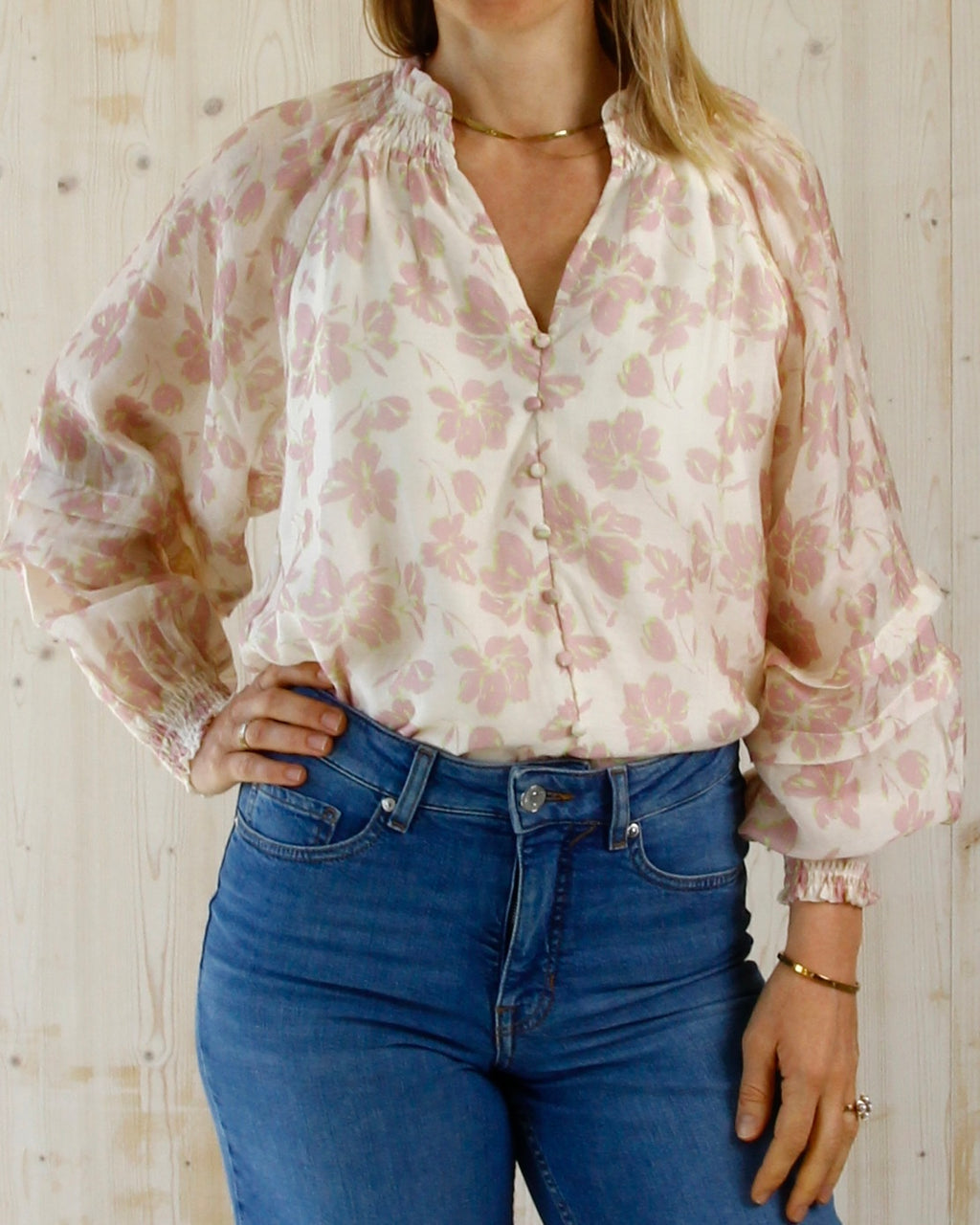 Sara bluse til dame i beige med print