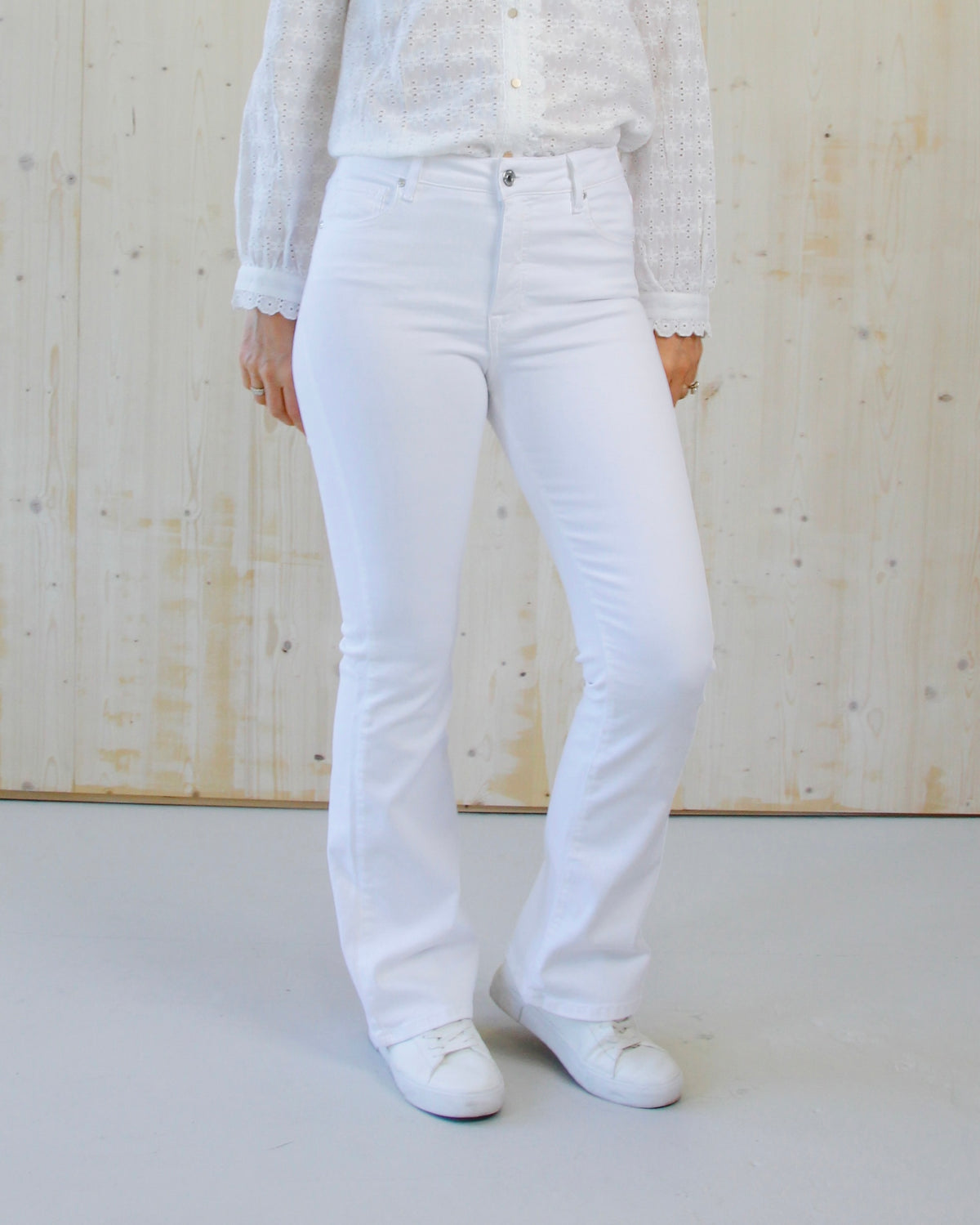 Hvite Wesley bootcut jeans til dame