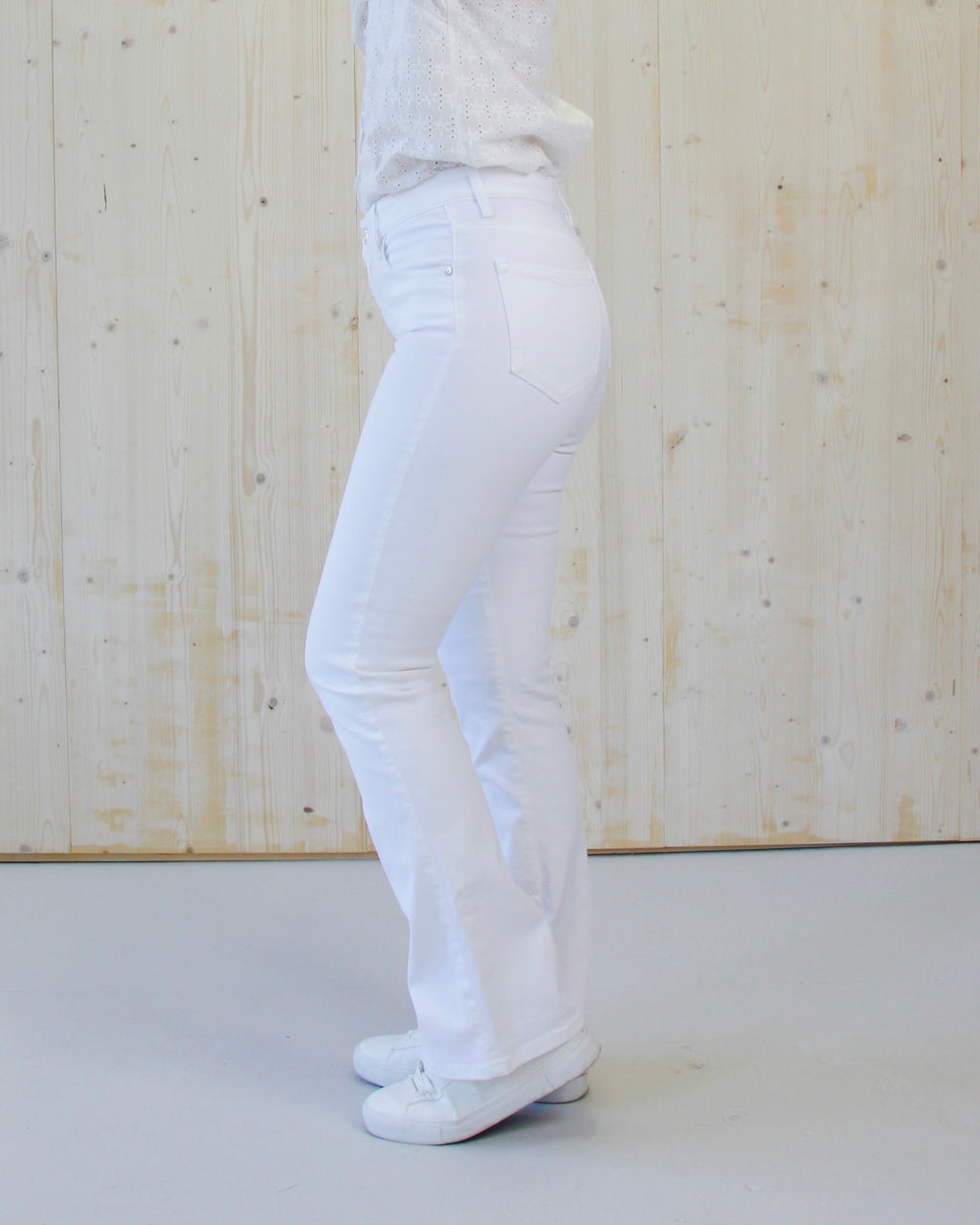 Hvite Wesley bootcut jeans til dame