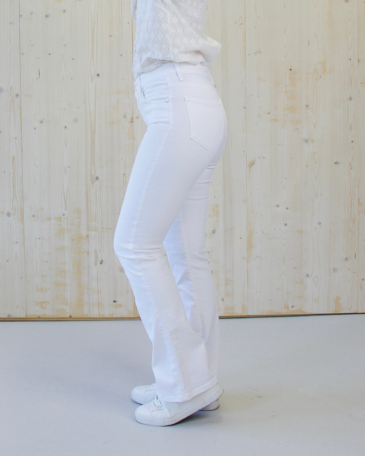 Hvite Wesley bootcut jeans til dame